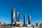 Ranking Mejores Ciudades para Emigrar a España 2026 Ciudades de España para vivir en 2026: vista panorámica de Cuatro Torres en Madrid ideal para emigrar